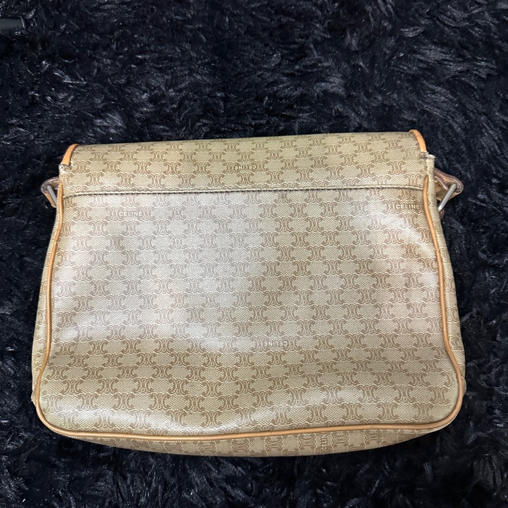 Celine - Picture 3 of 4